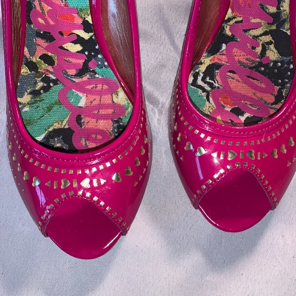 Betsy Johnson peep-toe pumps Hot pink